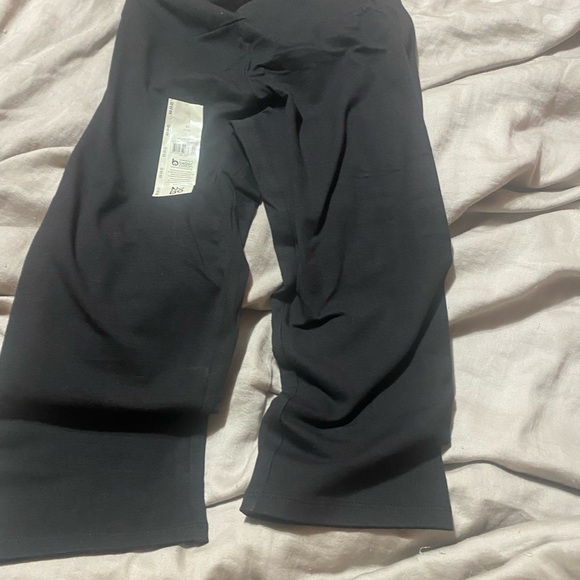 No Boundaries Pants - No Boundaries Women's Black Capri Leggings
